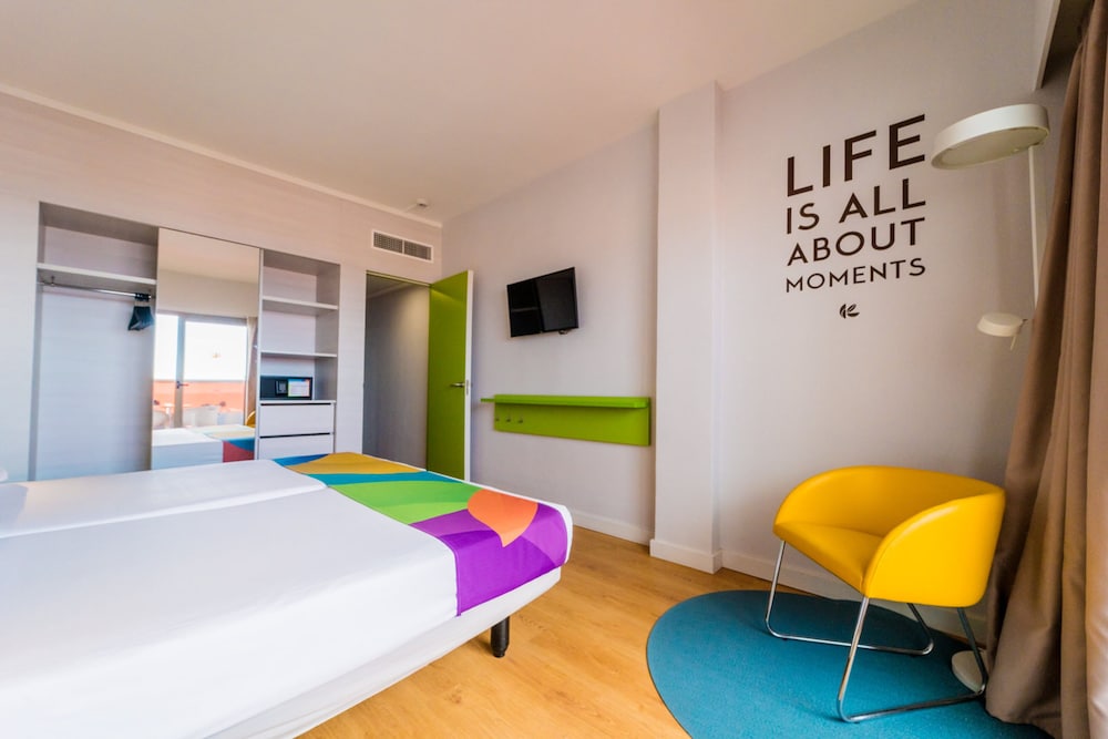 Habitación individual superior, vistas a la piscina del hotel Paradise Park Fun Lifestyle. Foto 4