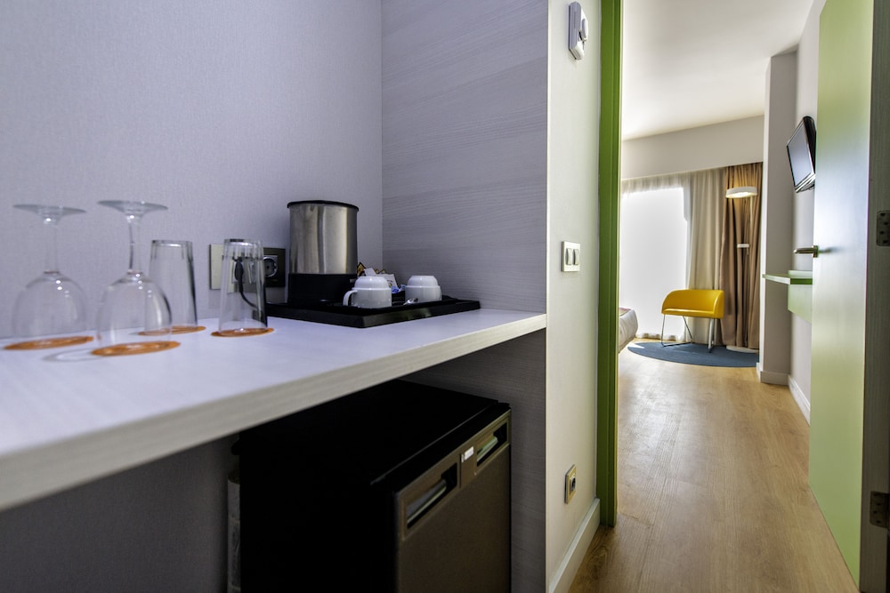 Habitación individual superior, vistas a la piscina del hotel Paradise Park Fun Lifestyle. Foto 11