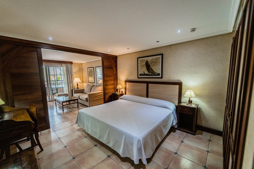 Suite junior, en edificio anexo del hotel Paradise Park Fun Lifestyle