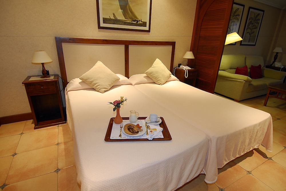 Suite junior, en edificio anexo del hotel Paradise Park Fun Lifestyle. Foto 1