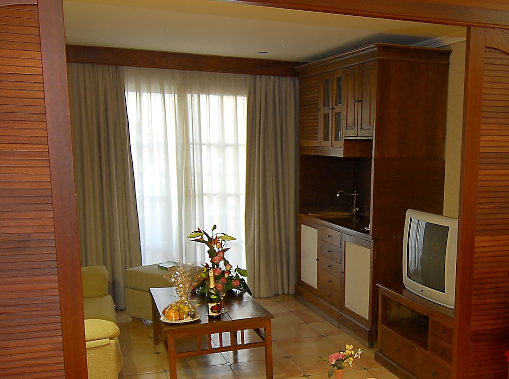 Suite junior, en edificio anexo del hotel Paradise Park Fun Lifestyle. Foto 2