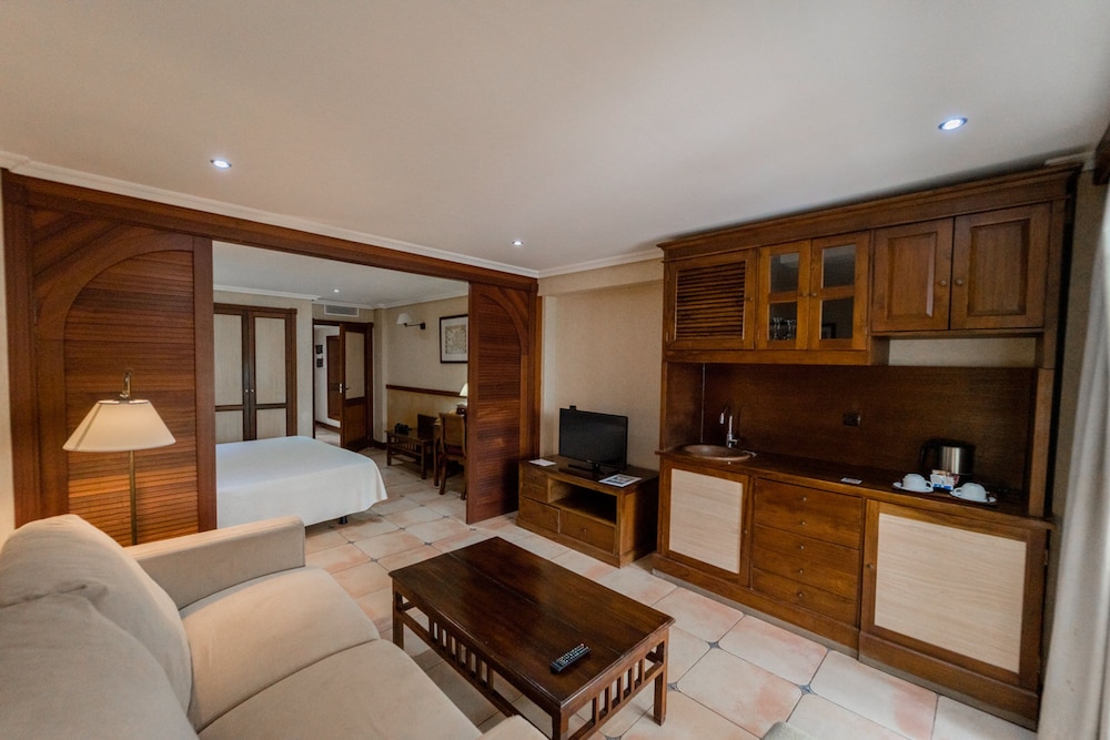 Suite junior, en edificio anexo del hotel Paradise Park Fun Lifestyle. Foto 5