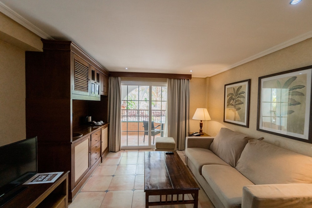 Suite junior, en edificio anexo del hotel Paradise Park Fun Lifestyle. Foto 6