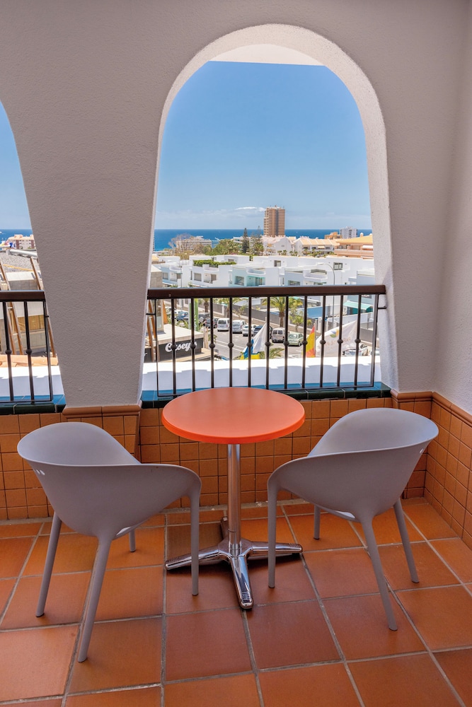 Duplex Vista Parcial Mar Balcón o Terraza 2 habitaciones con salón Anexo Premium 2 Camas individuales 1 Cama doble del hotel Paradise Park Fun Lifestyle. Foto 4