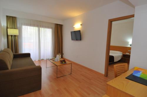 Habitación familiar Balcón o Terraza Premium 2 Camas individuales del hotel Paradise Park Fun Lifestyle. Foto 2