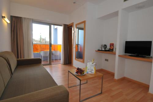 Habitación familiar Balcón o Terraza Premium 2 Camas individuales del hotel Paradise Park Fun Lifestyle. Foto 3