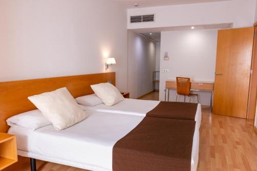 Habitación familiar con salón Premium 2 Camas individuales del hotel Paradise Park Fun Lifestyle. Foto 7