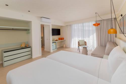 Suite Junior Skyline del hotel Sol Arona Tenerife. Foto 2