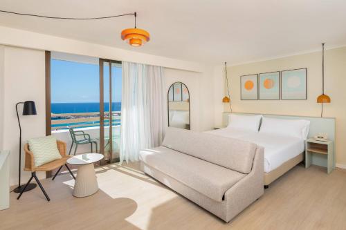 Junior Suite Skyline frente al mar del hotel Sol Arona Tenerife. Foto 2