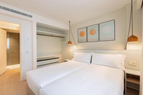 Habitación Sol con salón del hotel Sol Arona Tenerife
