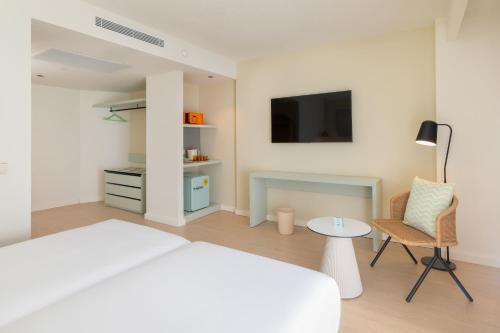 Habitación Sol del hotel Sol Arona Tenerife. Foto 1