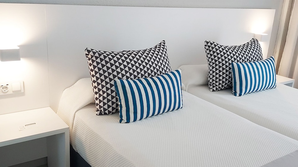 Junior suite Vista Mar Balcón o Terraza 2 Camas individuales del hotel BLUESEA Lagos De Cesar. Foto 2