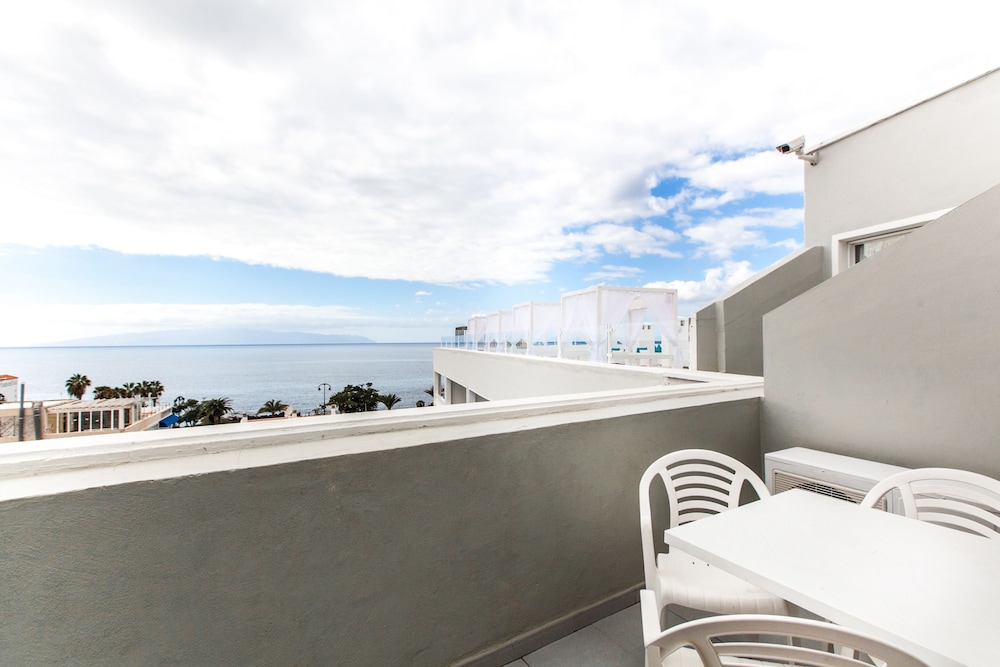 Junior suite Vista Mar Balcón o Terraza 2 Camas individuales del hotel BLUESEA Lagos De Cesar. Foto 5