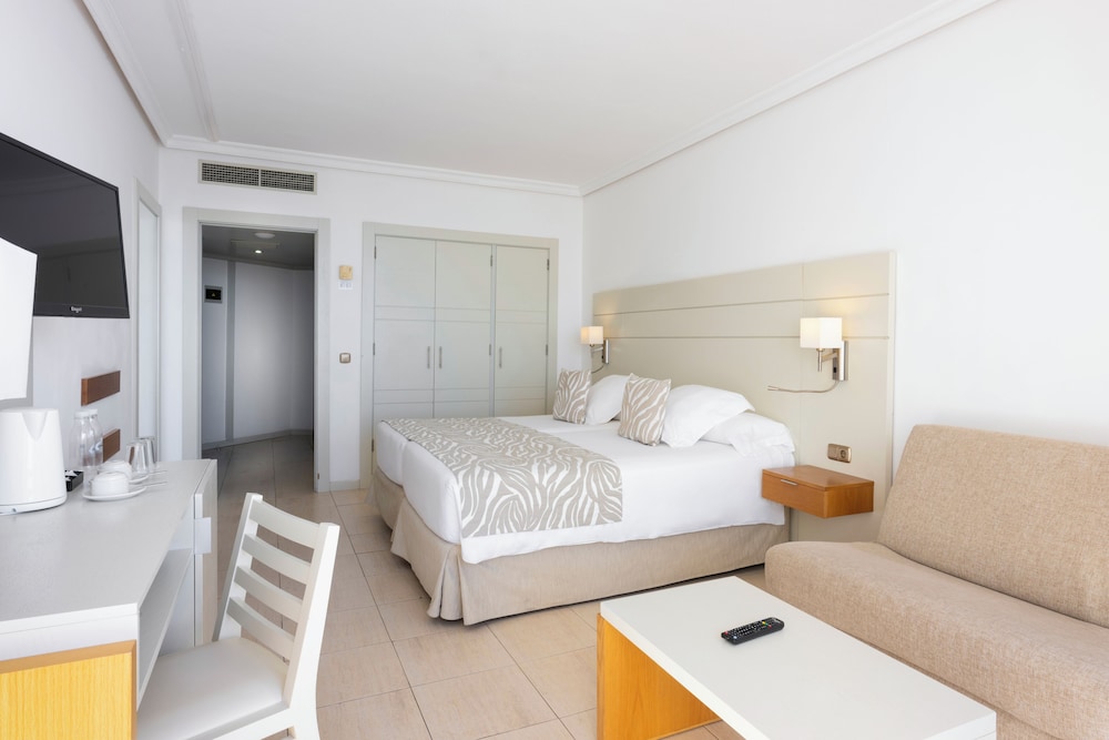 Habitación Deluxe del hotel Landmar Playa La Arena. Foto 1