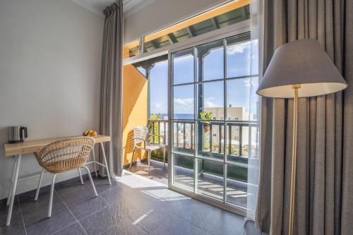 Habitación Doble con vistas al mar - 2 camas del hotel San Telmo. Foto 8