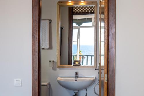 Habitación Doble con vistas al mar - 2 camas del hotel San Telmo. Foto 4