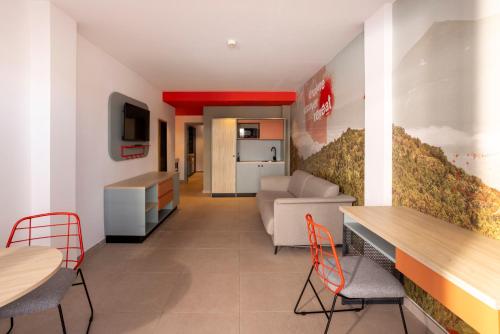 Suite The Loop con vistas a la piscina del hotel Sholeo Lodges Los Gigantes. Foto 1