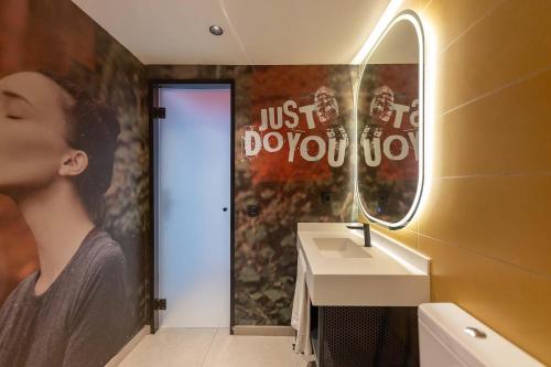 The Flow double room lateral sea view del hotel Sholeo Lodges Los Gigantes. Foto 4