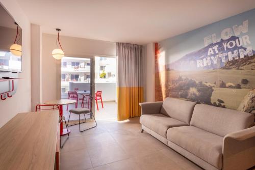 Suite The Loop con vistas laterales al mar del hotel Sholeo Lodges Los Gigantes. Foto 6