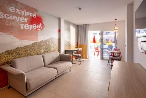 Suite The Loop con vistas a la piscina del hotel Sholeo Lodges Los Gigantes