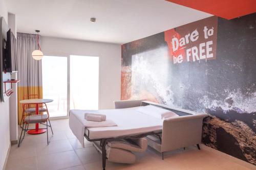 Suite The Loop con vistas a la piscina del hotel Sholeo Lodges Los Gigantes. Foto 8