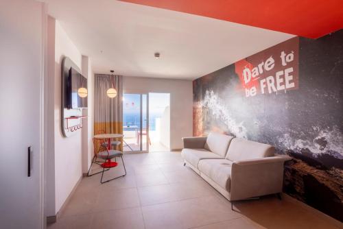 The Loop suite sea view del hotel Sholeo Lodges Los Gigantes. Foto 22