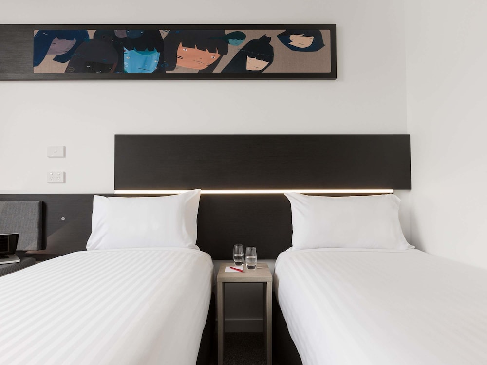 Habitación estándar con 2 camas individuales del hotel Ibis Adelaide. Foto 4
