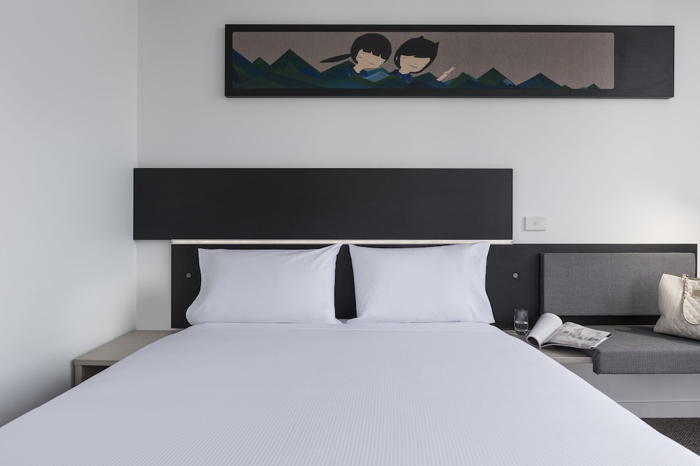 Habitación Superior con 1 Cama Queen y Vistas a la Ciudad del hotel Ibis Adelaide. Foto 1