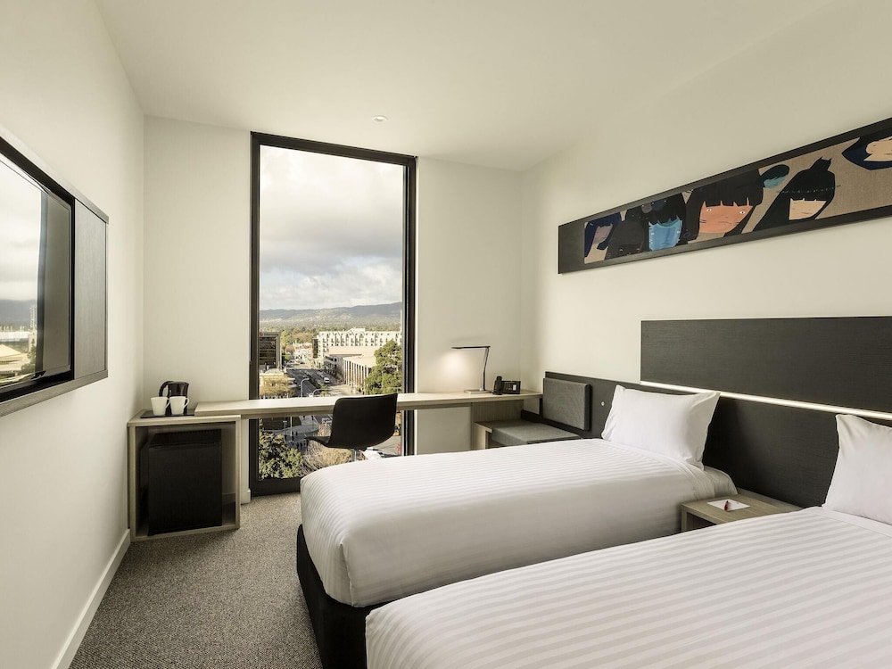Habitación Superior con 2 Camas Individuales y Vistas a la Ciudad del hotel Ibis Adelaide. Foto 5