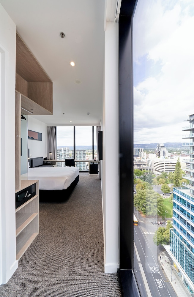 HABITACIÓN DE ESQUINA DE LUJO, 1 Cama Queen del hotel Ibis Adelaide. Foto 3
