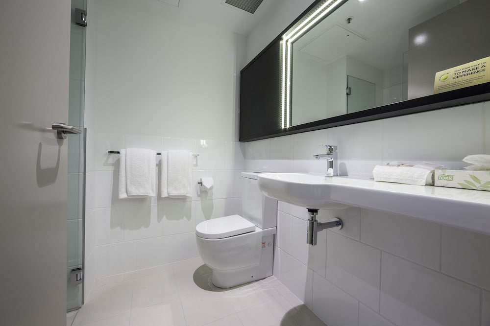 HABITACIÓN DE ESQUINA DE LUJO, 1 Cama Queen del hotel Ibis Adelaide. Foto 5