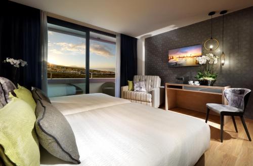 Habitación Deluxe Silver del hotel Hard Rock Tenerife. Foto 1