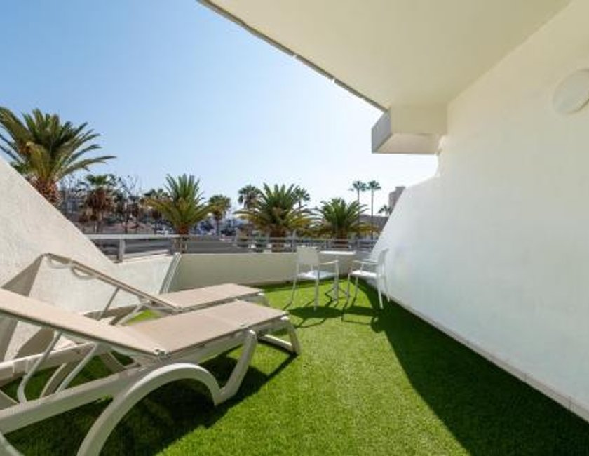 Habitación Doble con Terraza del hotel Olé Tropical Tenerife Adults Only. Foto 3