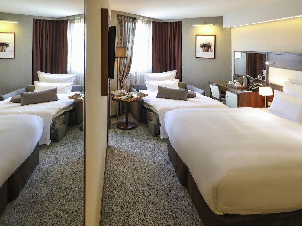 Habitación Deluxe con cama king size del hotel Movenpick Sarajevo