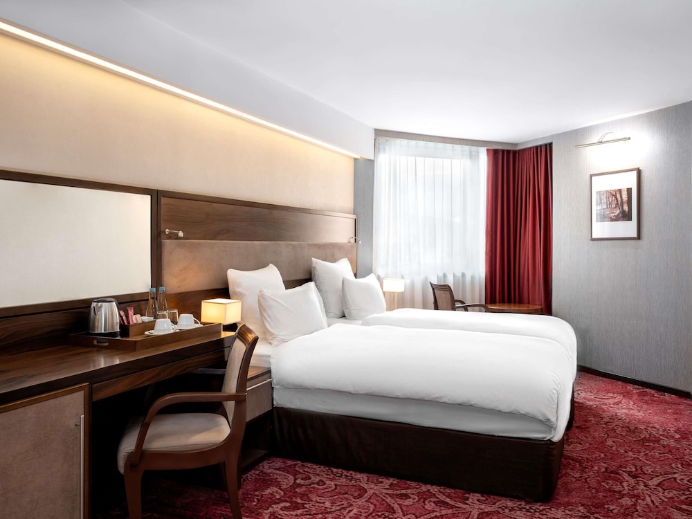 Habitación Deluxe con cama king size o dos camas individuales del hotel Movenpick Sarajevo. Foto 3