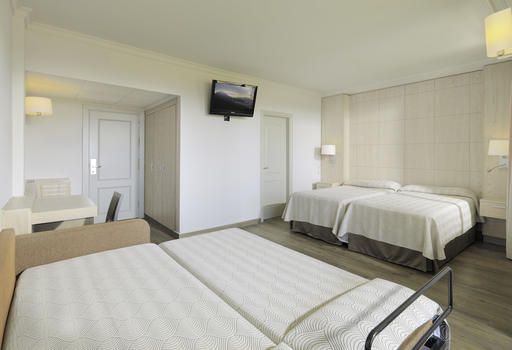 Habitación doble 2 Camas individuales 1 Cama doble del hotel Spring Bitacora. Foto 2