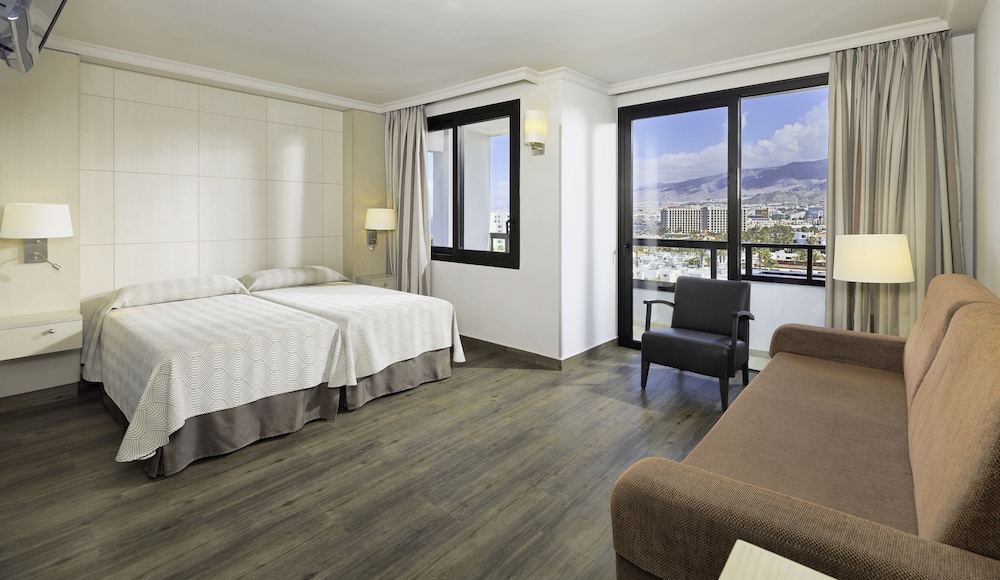 Habitación doble Vista Piscina 2 Camas individuales 1 Cama doble del hotel Spring Bitacora. Foto 3