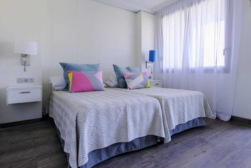 Habitación doble Vista Piscina 1 Cama queen 2 Camas individuales del hotel Spring Bitacora