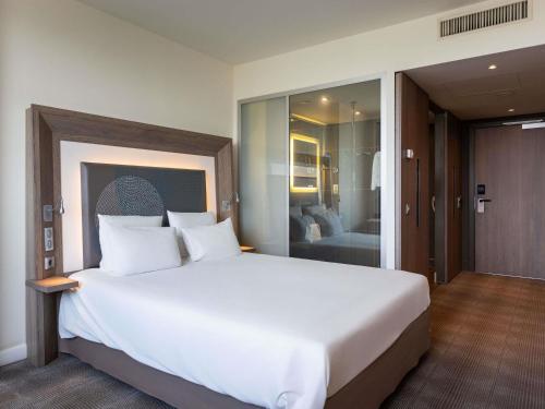 Habitación Superior con 1 cama doble del hotel Novotel Sofia. Foto 3