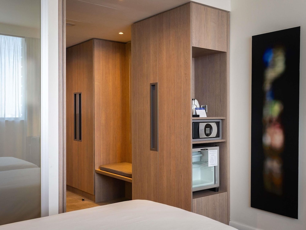 Habitación superior, 2 camas individuales del hotel Novotel Sofia. Foto 9