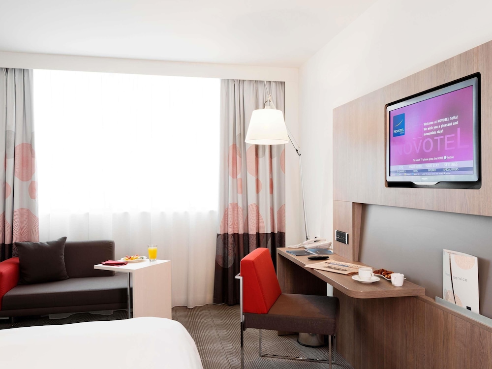 Habitación doble superior, 1 cama doble con sofá cama del hotel Novotel Sofia