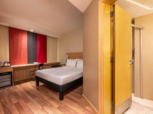 Habitación Estándar con 1 cama doble del hotel Ibis Riyadh Al Muhammadiyah United Company Branch. Foto 4