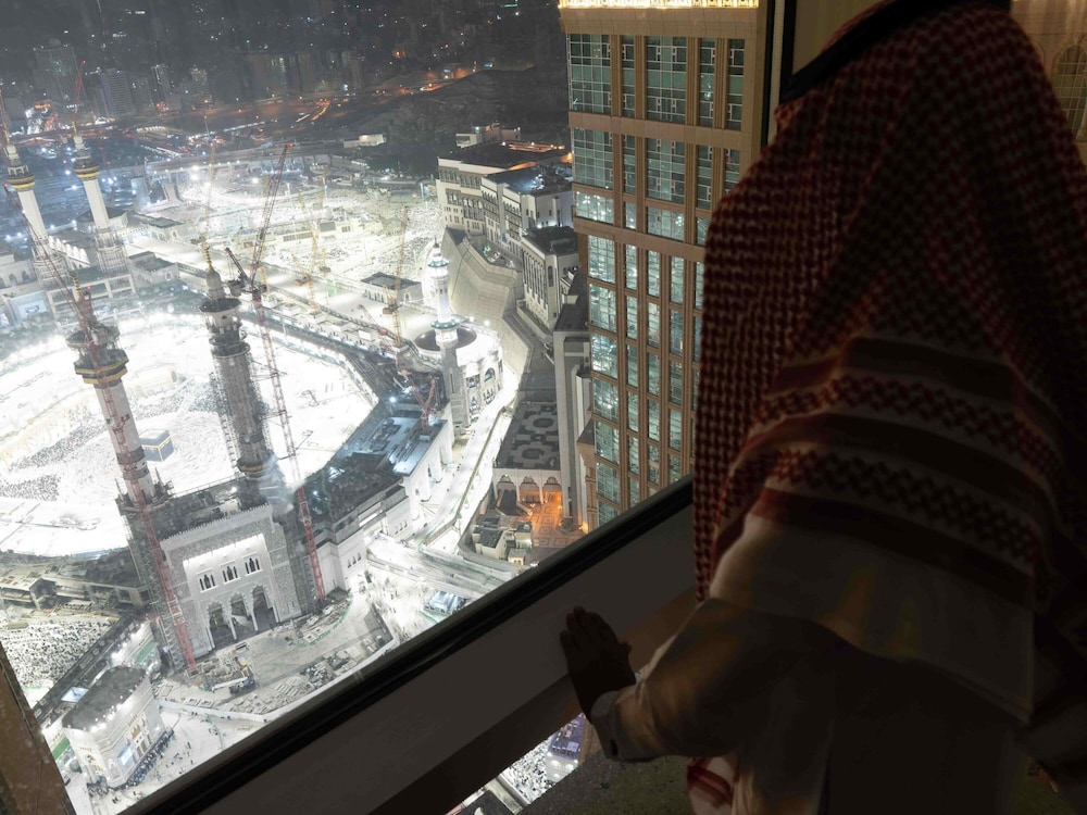 Deluxe Presidential Suite, 1 Double Size Bed, 2 Single Size Beds, Partial Kaaba View del hotel Pullman Zamzam Makkah. Foto 6