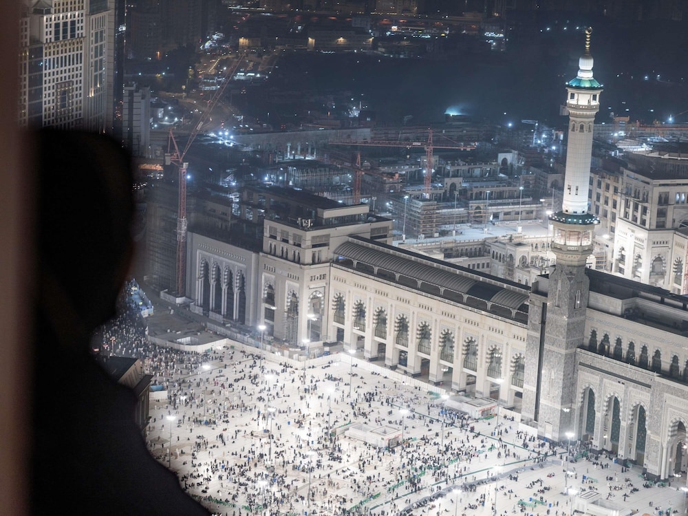 Suite clásica, varias camas, vistas al patio del hotel Pullman Zamzam Makkah. Foto 3