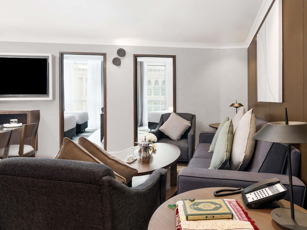 Deluxe Executive Suite, 1 King Size Bed, 2 Single Size Beds, Partial Kaaba View del hotel Pullman Zamzam Makkah