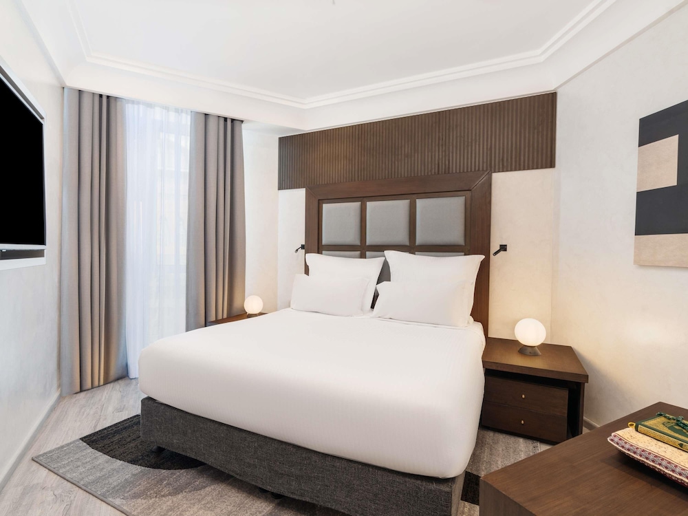 Deluxe Executive Suite, 1 King Size Bed, 2 Single Size Beds, Partial Kaaba View del hotel Pullman Zamzam Makkah. Foto 5