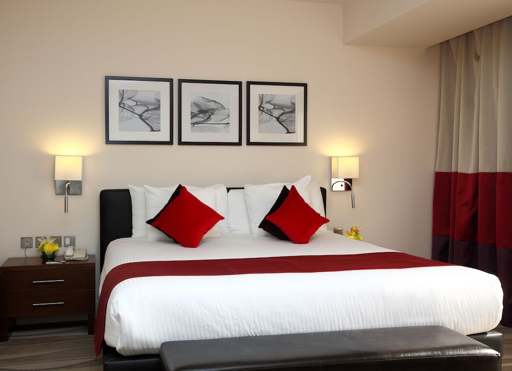 Habitación Deluxe, 1 cama de matrimonio grande del hotel Novotel Suites Riyadh Olaya. Foto 2