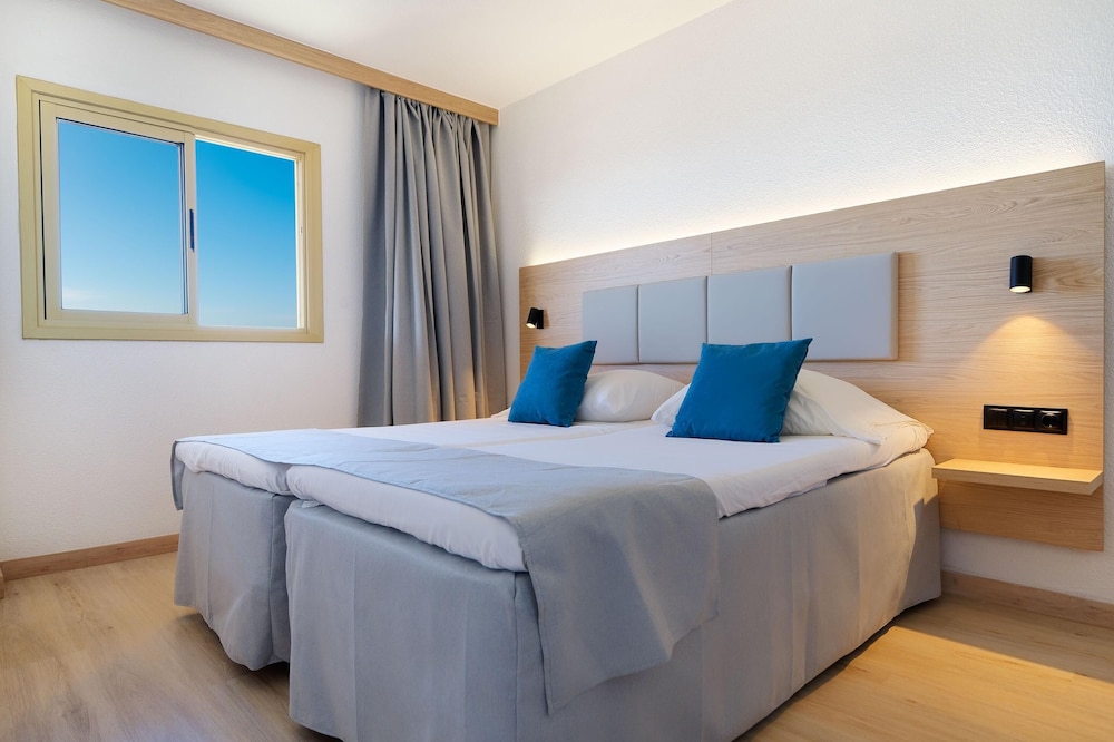 Apartamento Vista Mar Balcón o Terraza 1 habitación Premium Sofá Cama incluido 2 Camas individuales kitchenette del hotel Servatur Caribe