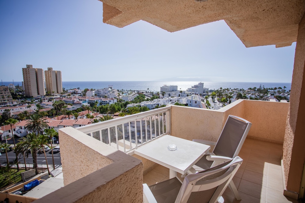 Apartamento Vista Mar Balcón o Terraza 1 habitación Premium Sofá Cama incluido 2 Camas individuales kitchenette del hotel Servatur Caribe. Foto 5