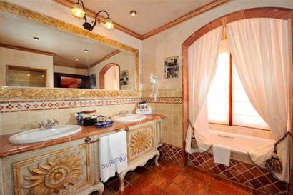 Habitación doble del hotel Europe Villa Cortes. Foto 1